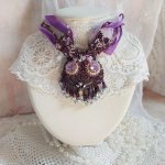 Parisienne-Halskette, bestickt mit Swarovski-Kristallen, elfenbeinfarbenen Perlmuttperlen und Rocailles